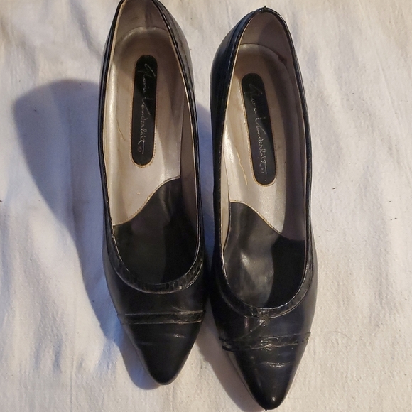 Gloria Vanderbilt Vintage Black Celebrate Sz. 8 Heels Classic Design - Picture 1 of 9